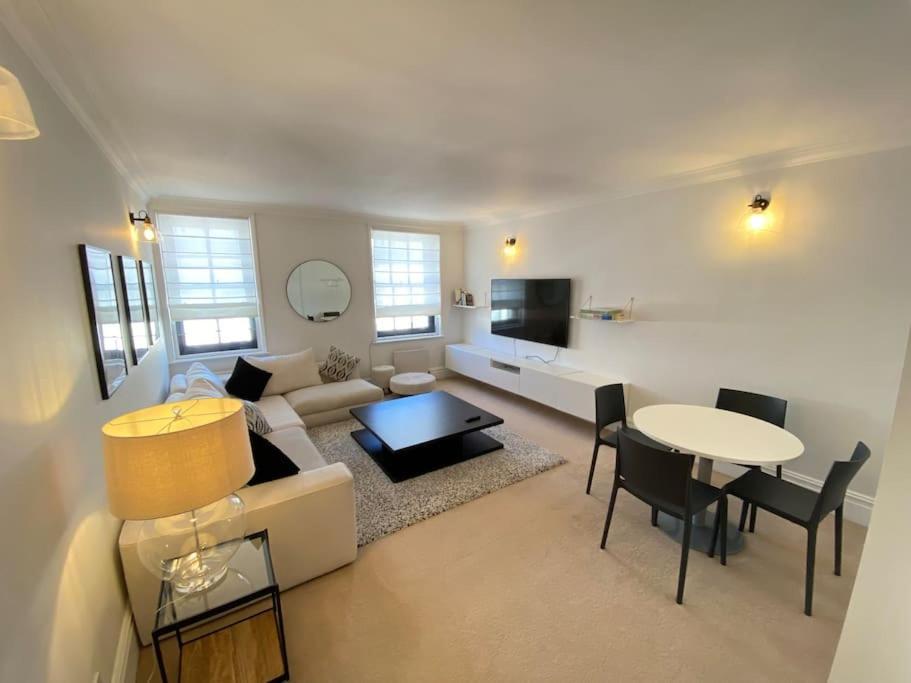 Wonderful Baker Street Flat! Leilighet London Eksteriør bilde